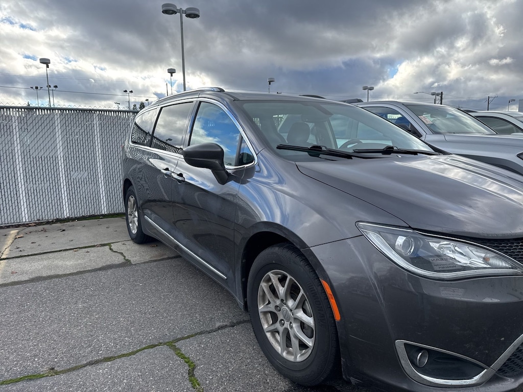 2020 Chrysler Pacifica Touring L photo 4