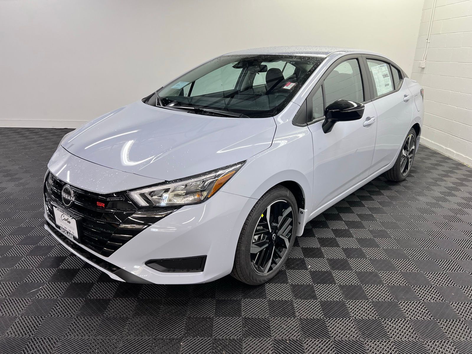 2025 Nissan Versa Sedan SR's photo