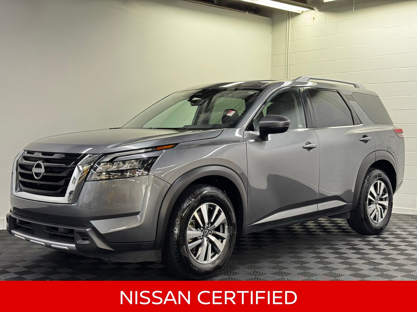2025 Nissan Pathfinder SL 4WD's photo