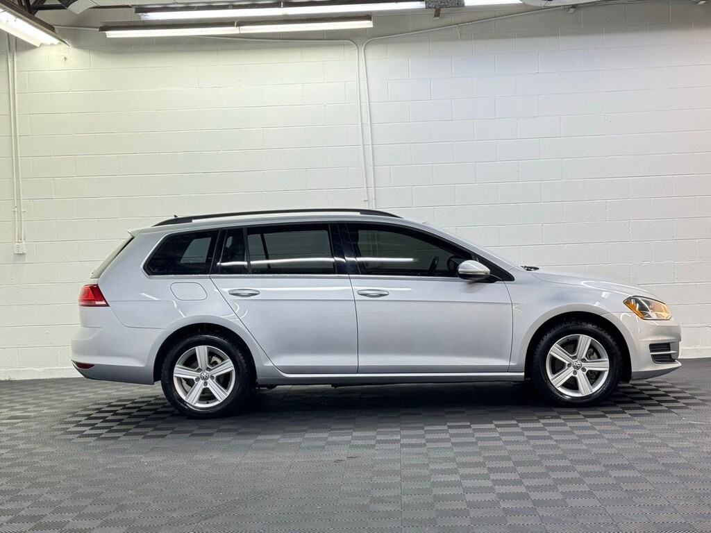 2015 Volkswagen Golf SportWagen TDI photo 3