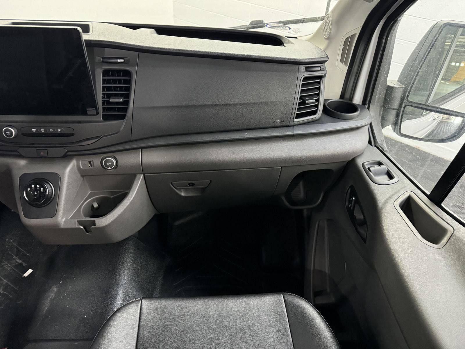 2022 Ford E-Transit Cargo Van Base - Photo 14
