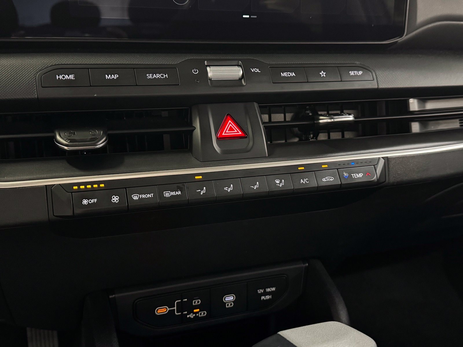 2025 Kia K4 LXS - Photo 17
