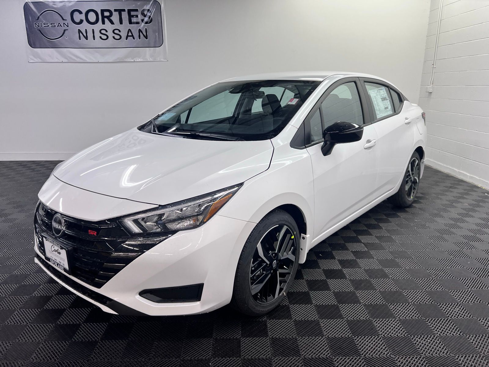 2025 Nissan Versa Sedan SR's photo