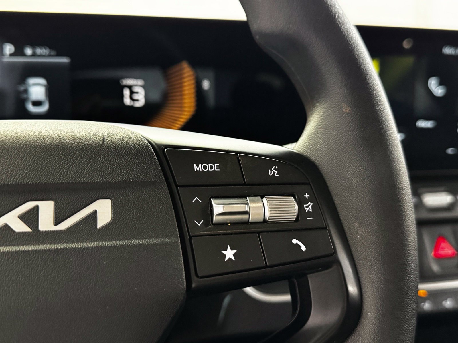 2025 Kia K4 LXS - Photo 19