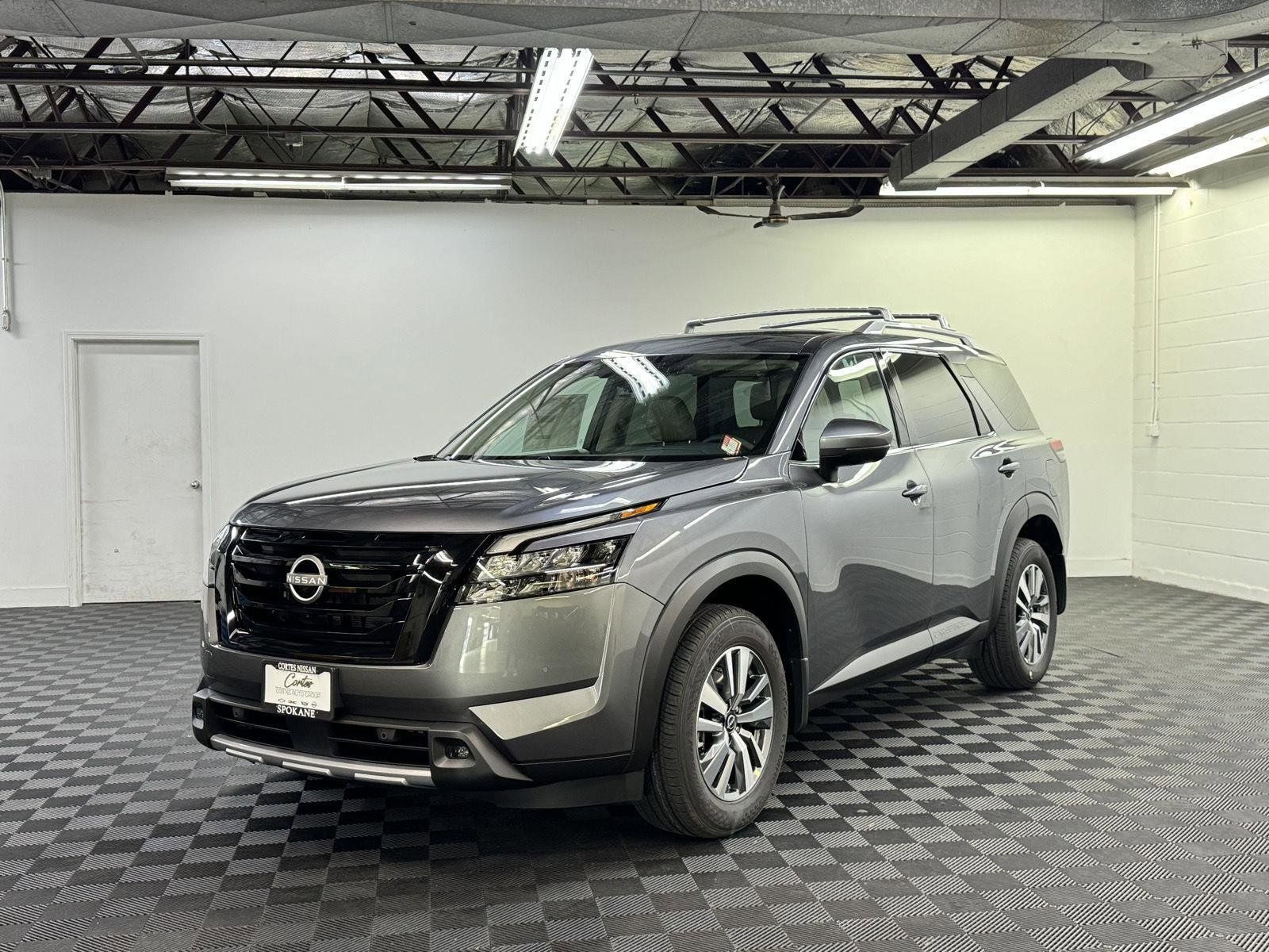 2025 Nissan Pathfinder SL's photo