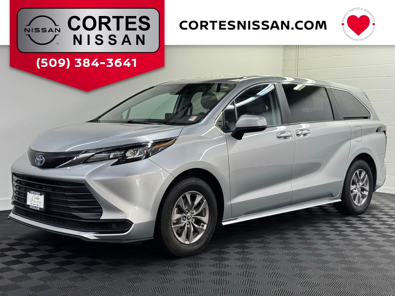 2024 Toyota Sienna LE 8-Passenger Hybrid AWD's photo