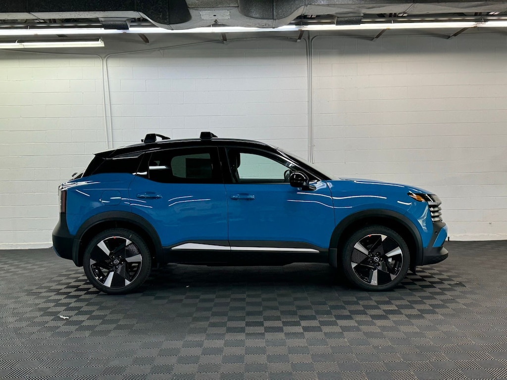 2026 Nissan Kicks SR photo 2