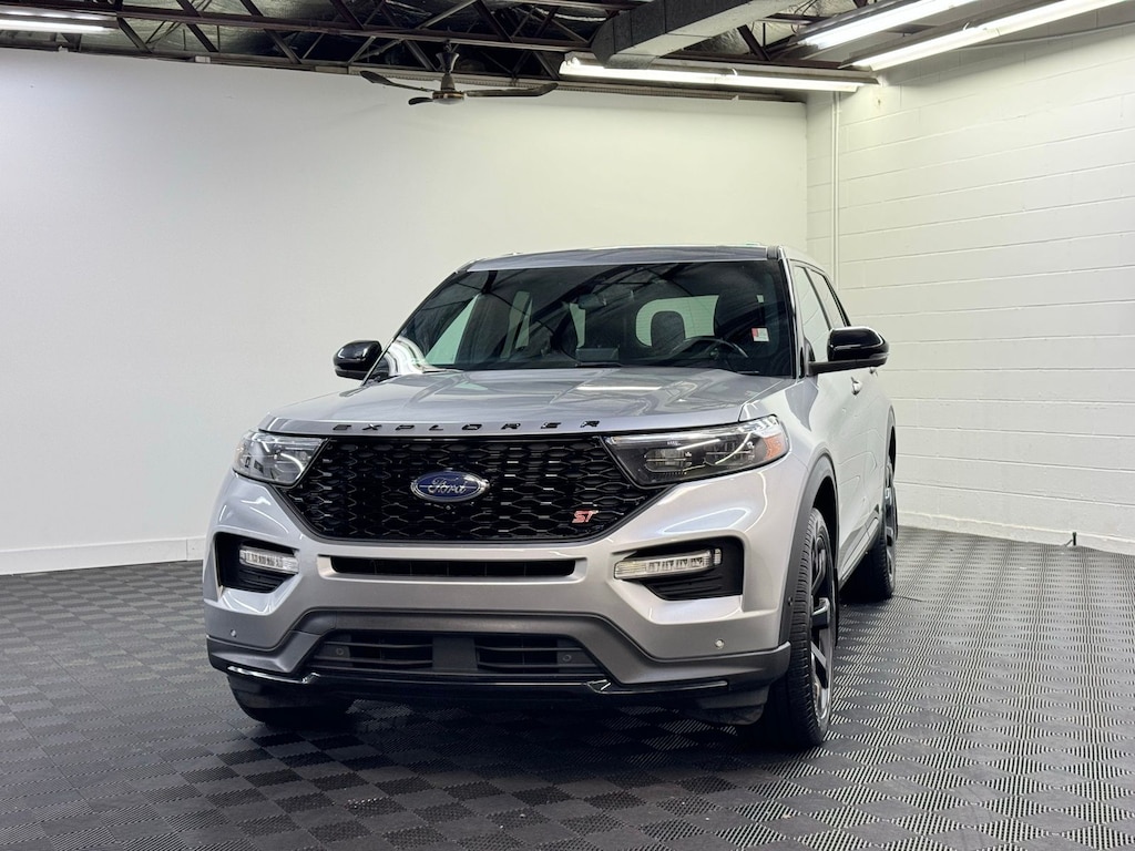 2021 Ford Explorer ST photo 2