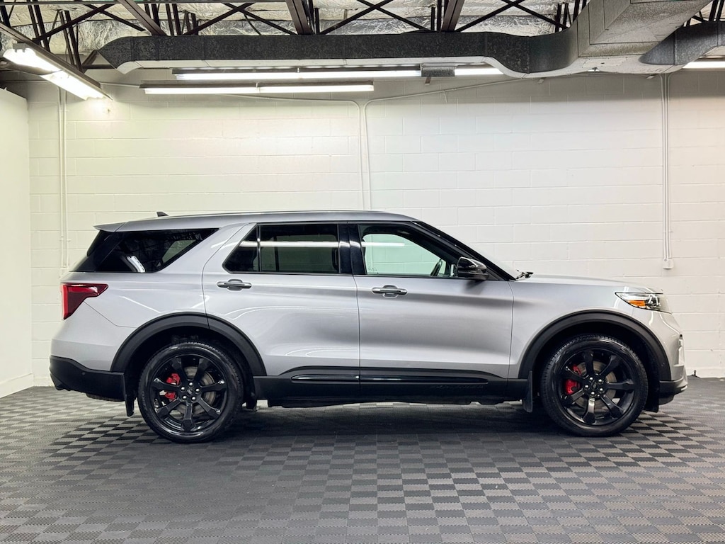 2021 Ford Explorer ST photo 4