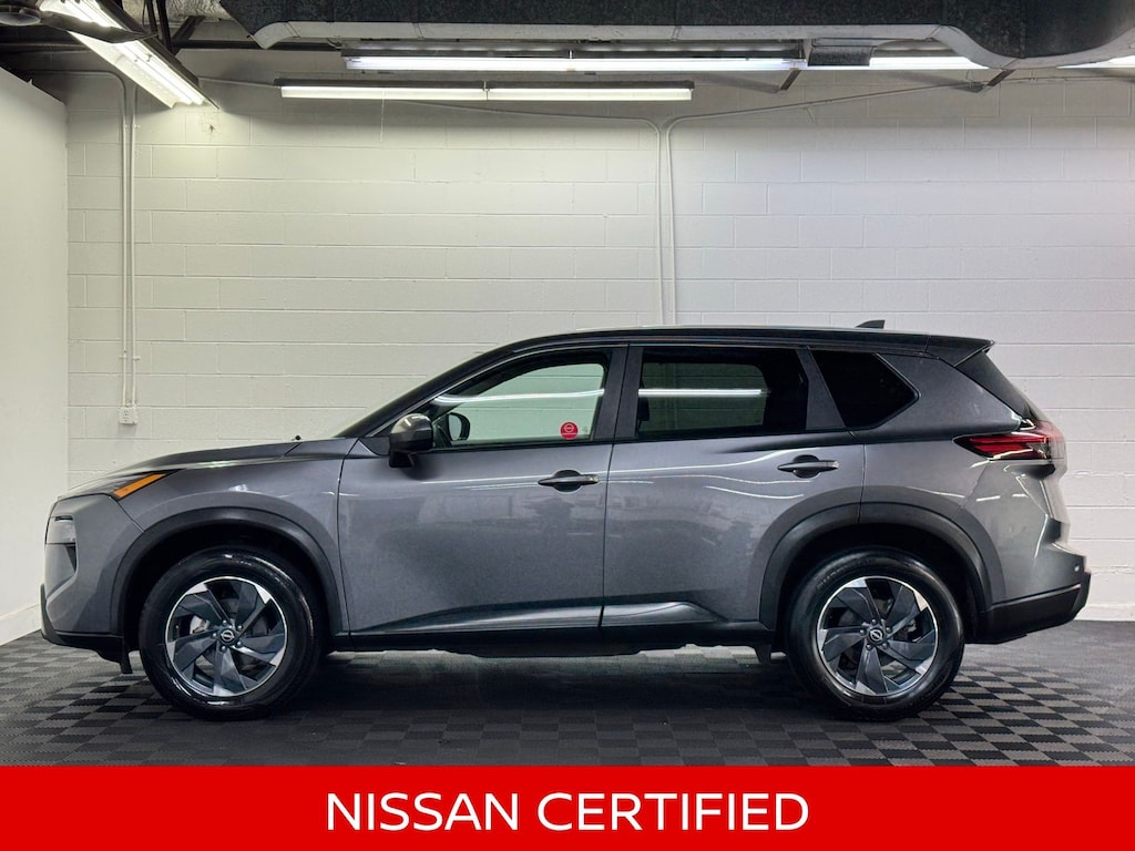 2025 Nissan Rogue SV photo 2