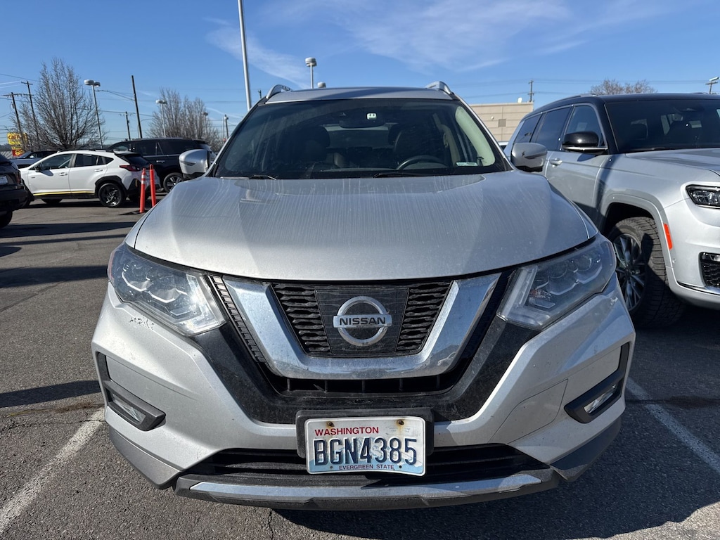 2017 Nissan Rogue SL photo 2
