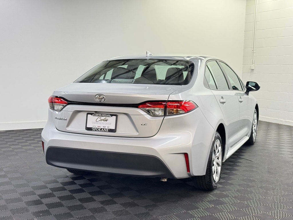 2024 Toyota Corolla LE photo 2