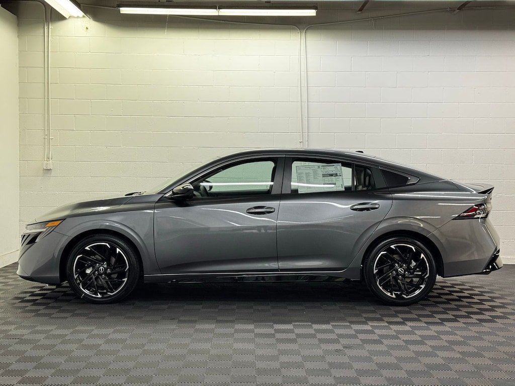 2026 Nissan Sentra SR photo 3