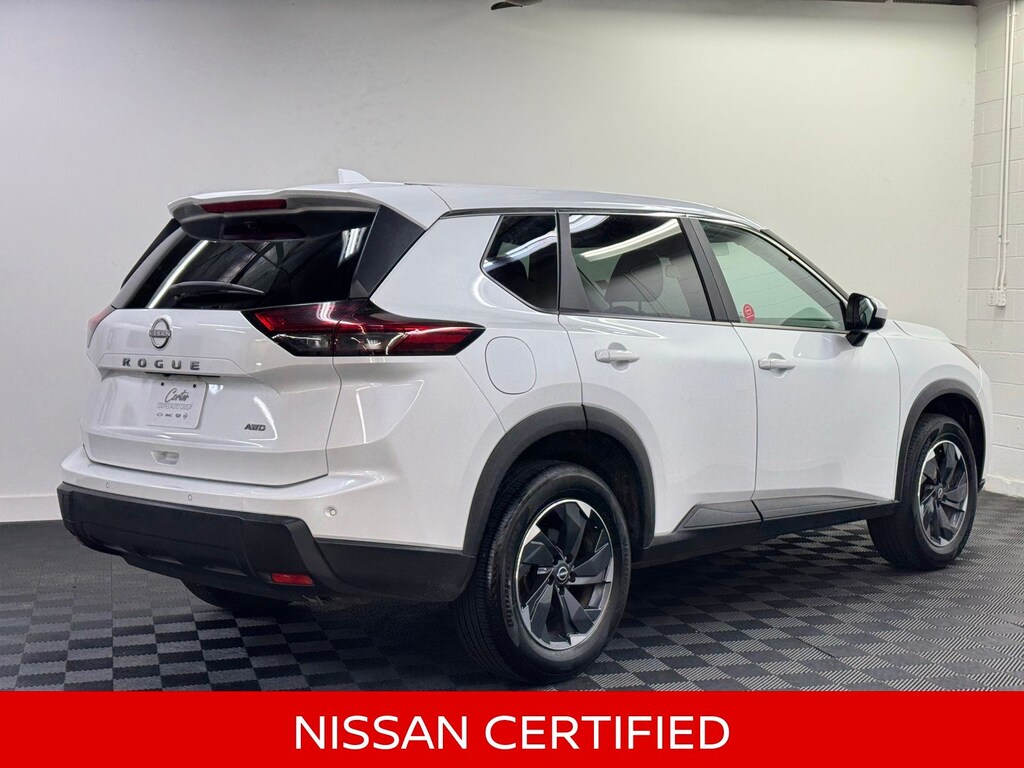 2025 Nissan Rogue SV photo 2