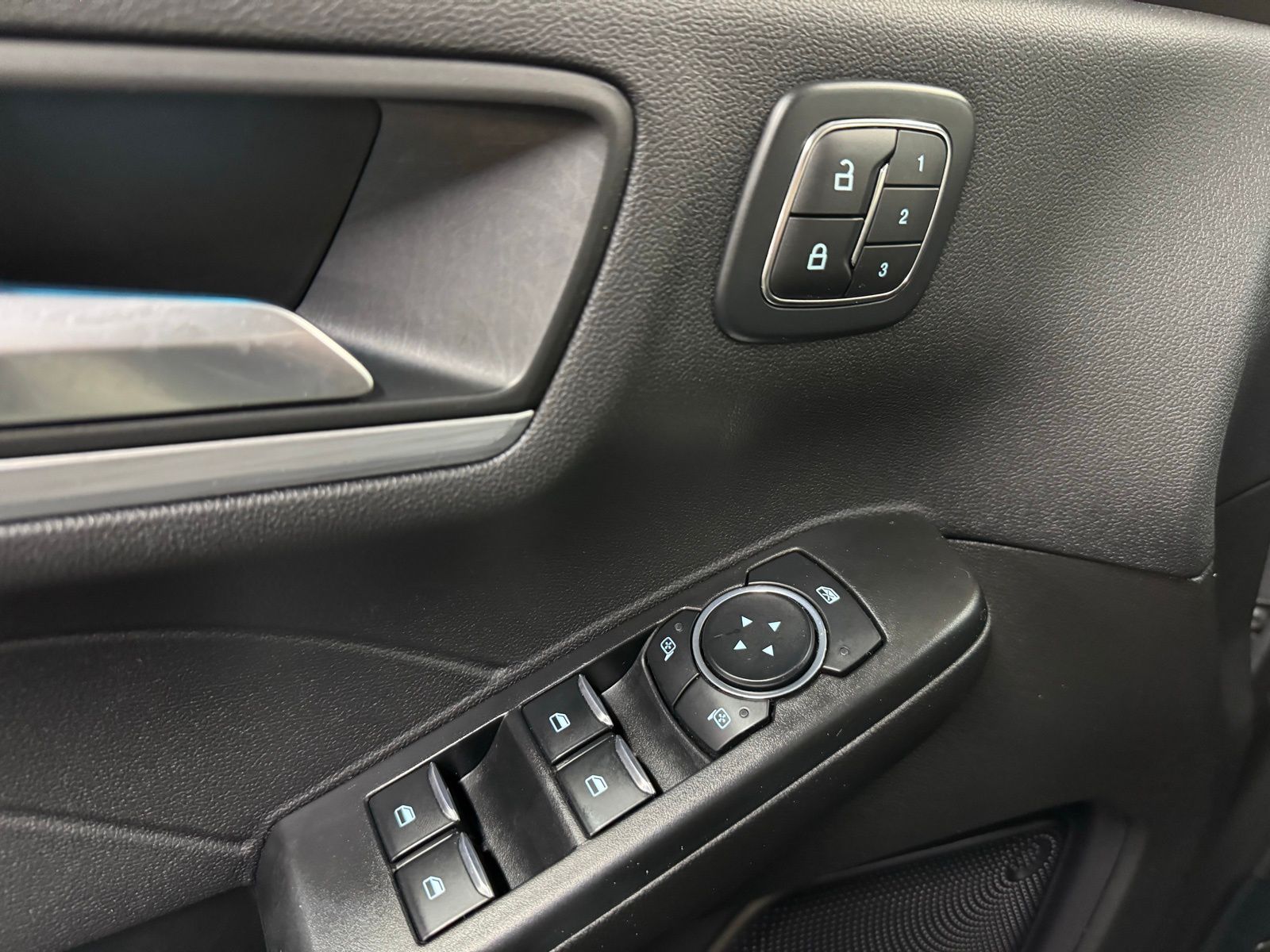2024 Ford Escape Platinum - Photo 24