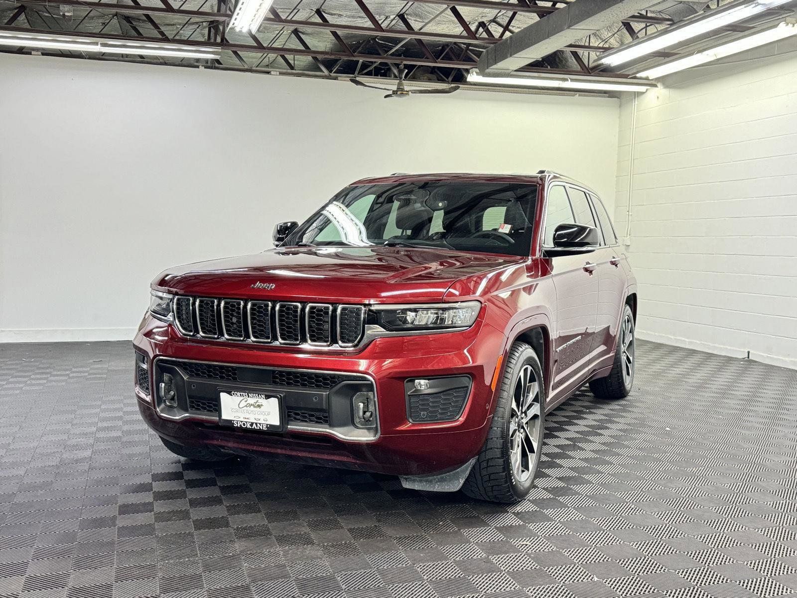 2023 Jeep Grand Cherokee Overland's photo