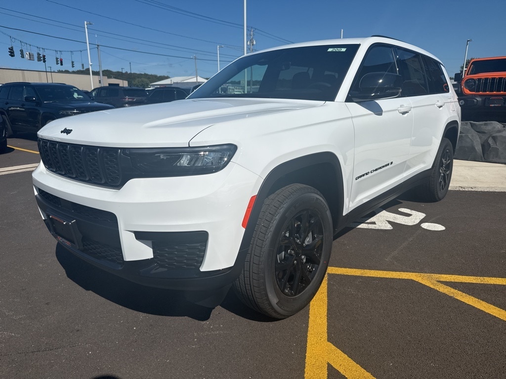 New 2025 Jeep Grand Cherokee L ALTITUDE 4X4 Sport Utility