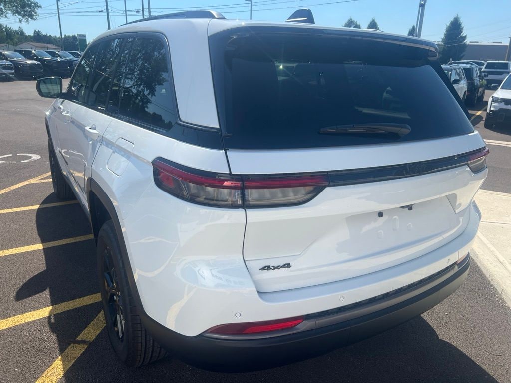 New 2026 Jeep Grand Cherokee LAREDO ALTITUDE 4X4 Sport Utility