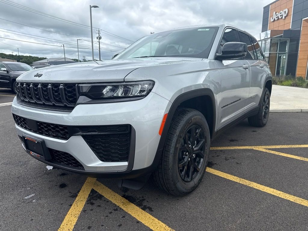 New 2026 Jeep Grand Cherokee LAREDO ALTITUDE 4X4 Sport Utility