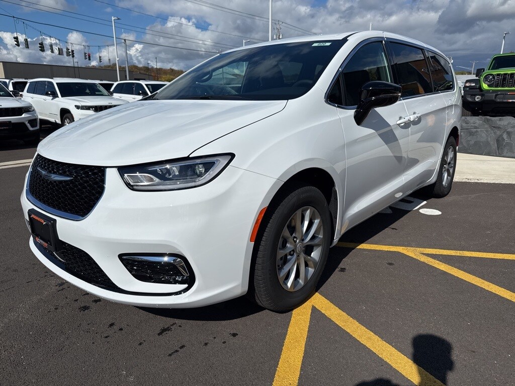New 2026 Chrysler Pacifica SELECT AWD Passenger Van