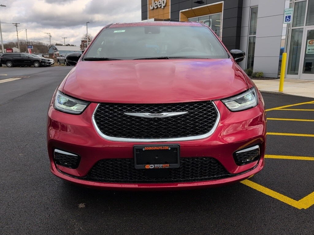 2026 Chrysler Pacifica Limited photo 2