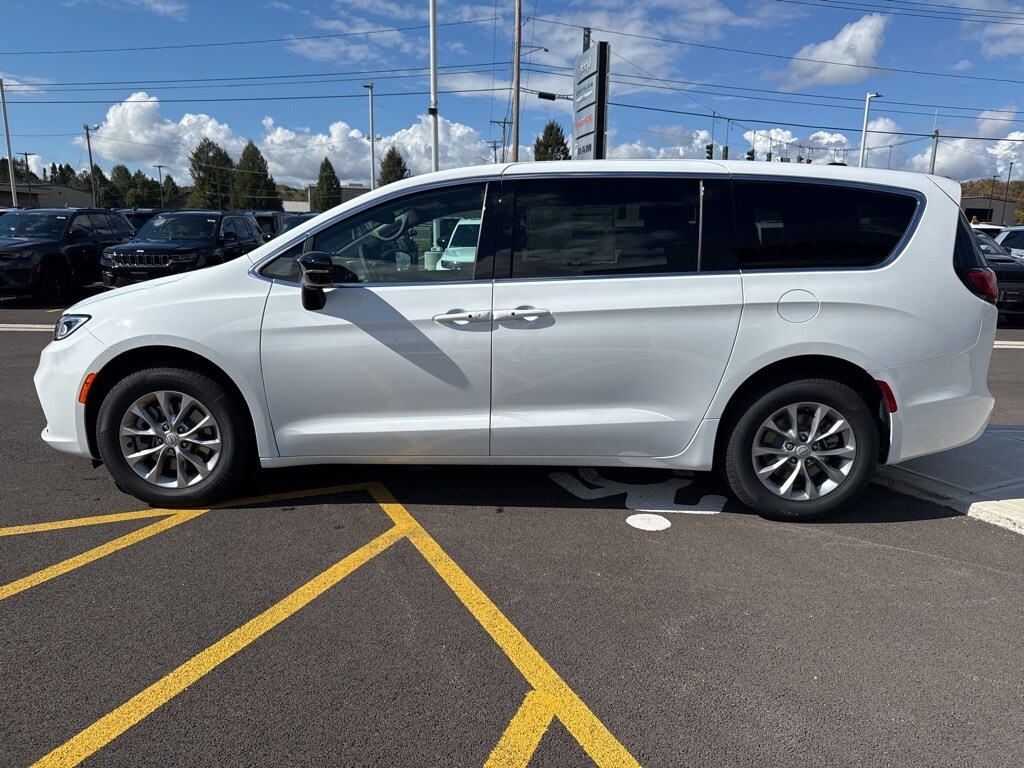 New 2026 Chrysler Pacifica SELECT AWD Passenger Van