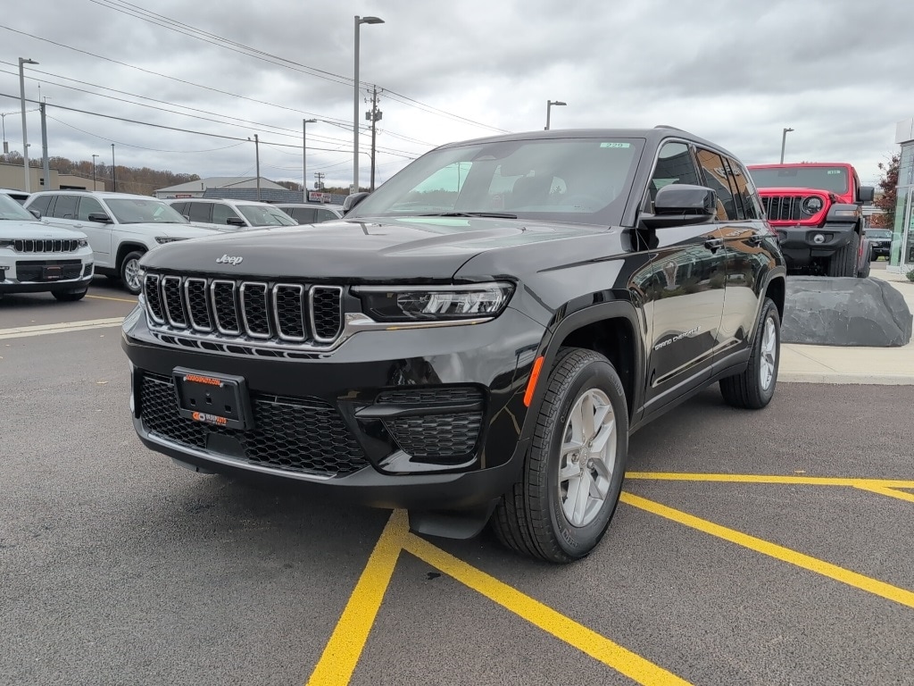 New 2025 Jeep Grand Cherokee LAREDO X 4X4 Sport Utility