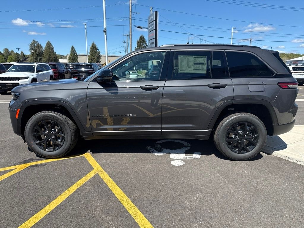 New 2026 Jeep Grand Cherokee LAREDO ALTITUDE 4X4 Sport Utility