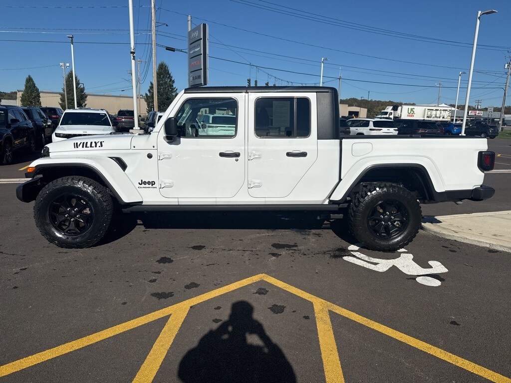 2022 Jeep Gladiator Willys photo 2