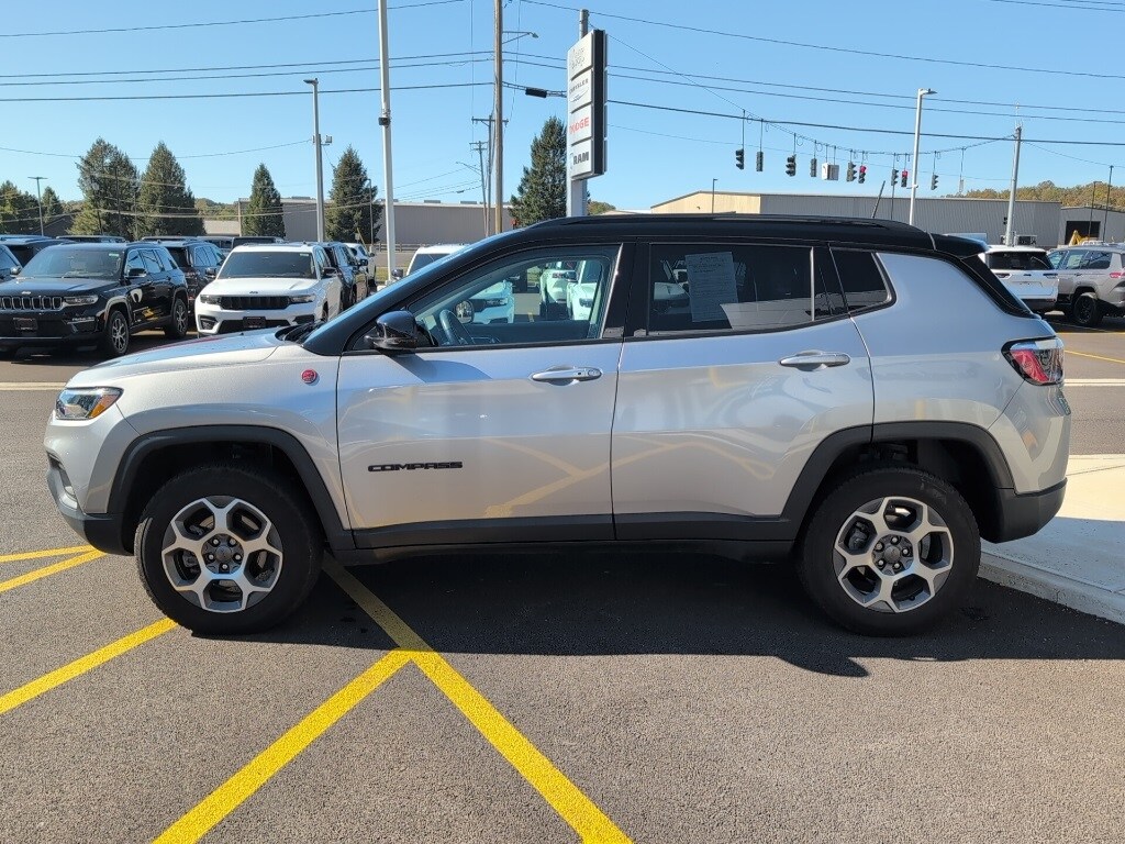 2022 Jeep Compass Trailhawk photo 3