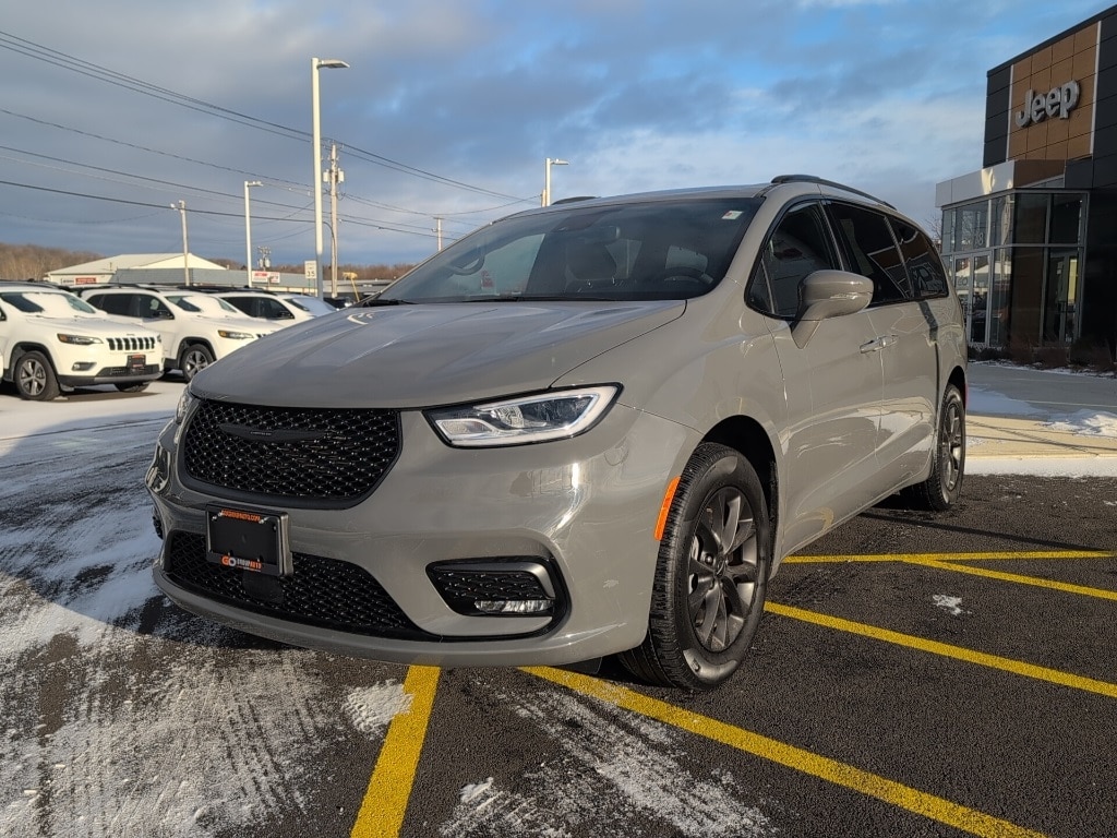 Used 2022 Chrysler Pacifica Touring L Minivan/Van