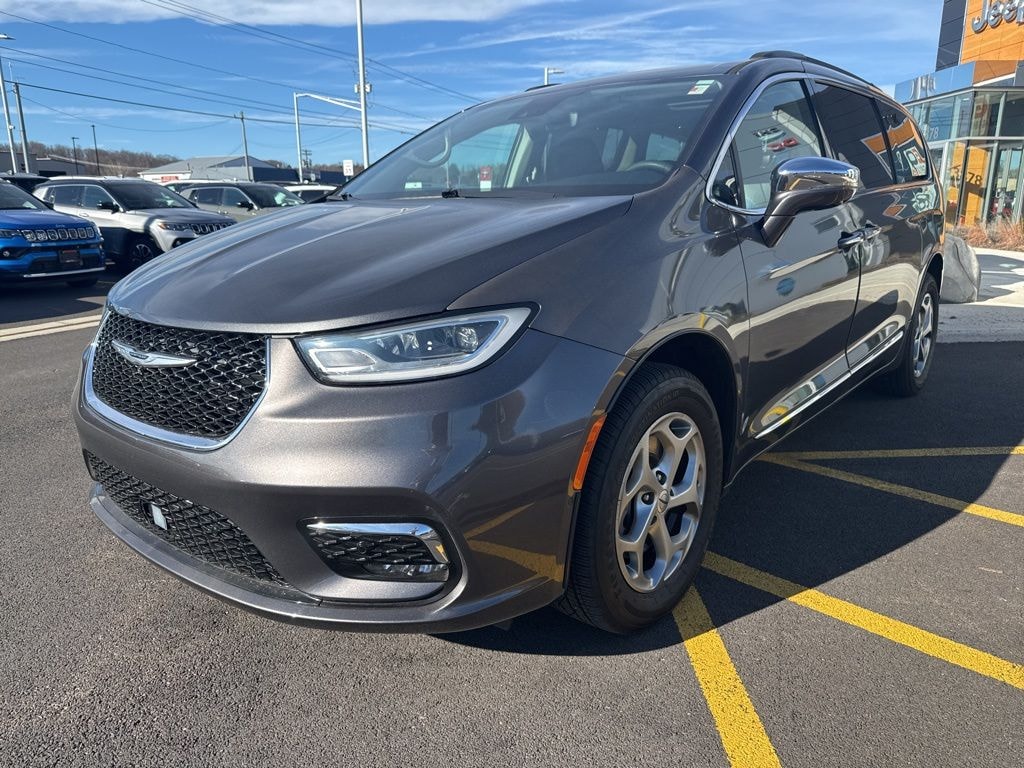 Used 2022 Chrysler Pacifica Limited Minivan/Van