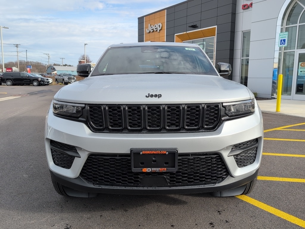 New 2025 Jeep Grand Cherokee ALTITUDE 4X4 Sport Utility