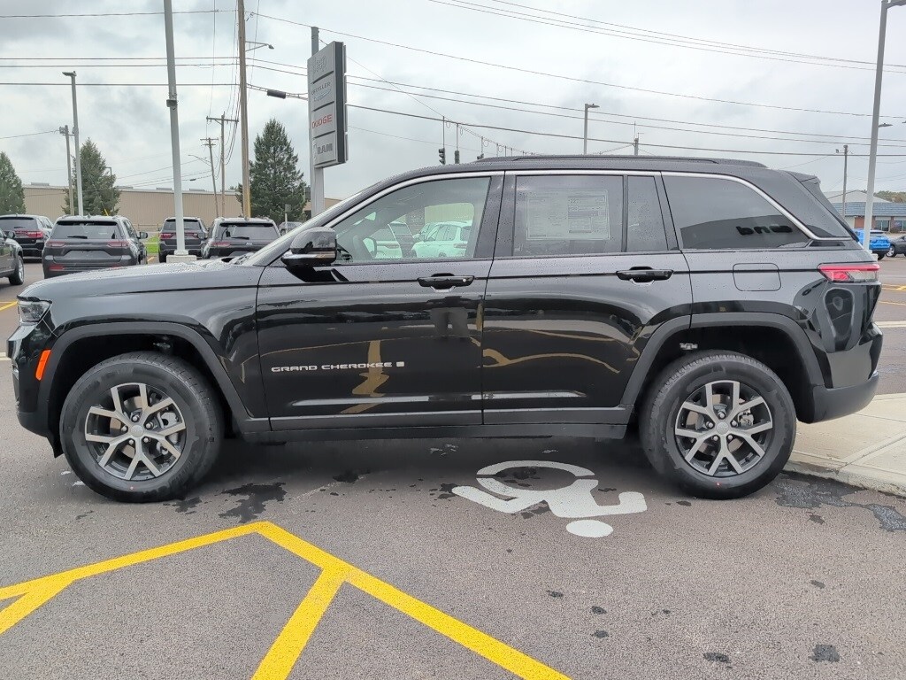 2025 Jeep Grand Cherokee Limited photo 2