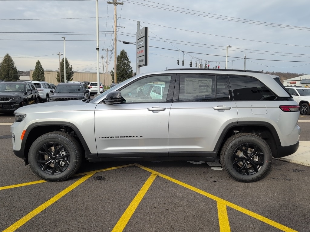 New 2025 Jeep Grand Cherokee ALTITUDE 4X4 Sport Utility