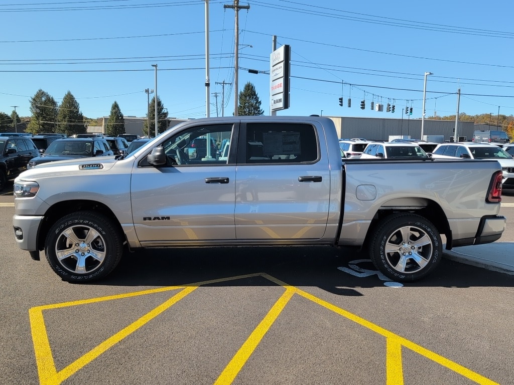 New 2025 Ram 1500 TRADESMAN CREW CAB 4x4 5'7 BOX Pickup