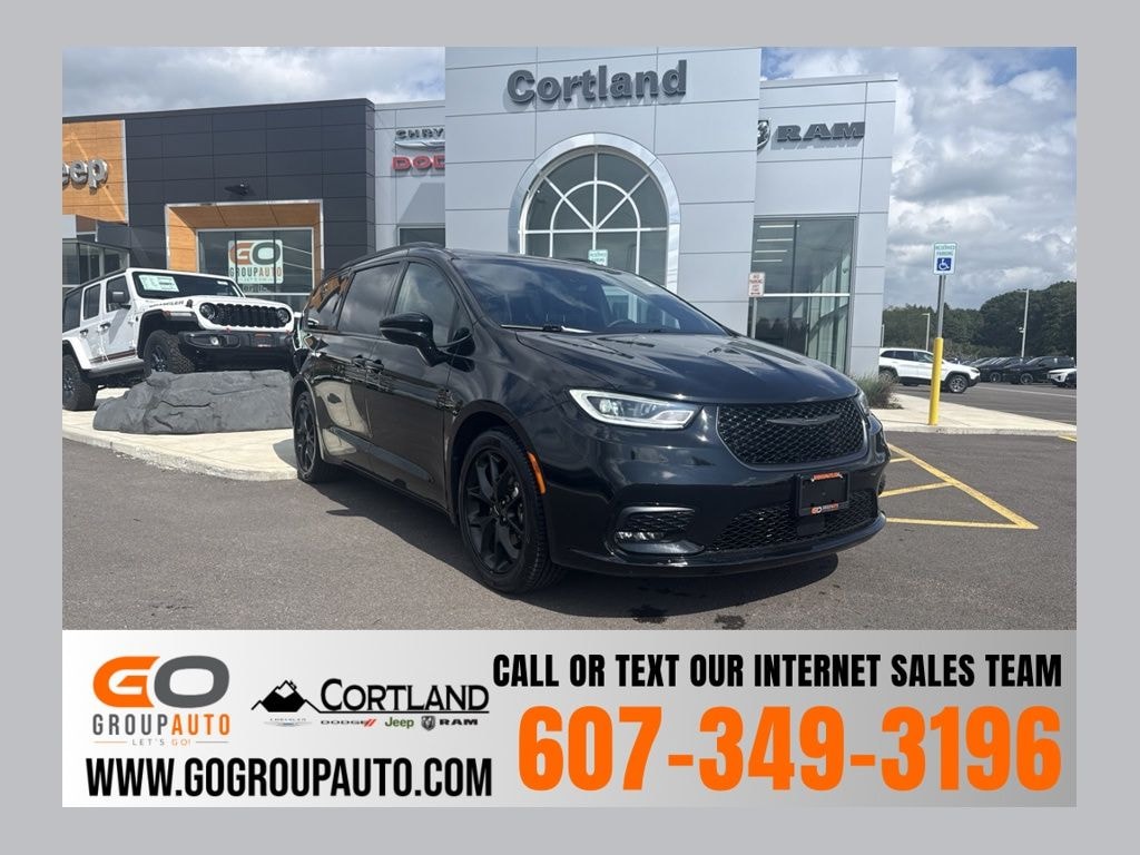 Used 2025 Chrysler Pacifica Limited Minivan/Van