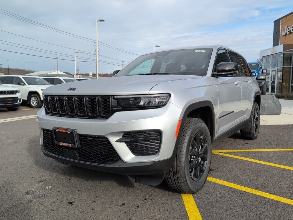 New 2025 Jeep Grand Cherokee ALTITUDE 4X4 Sport Utility