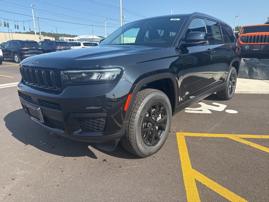 New 2025 Jeep Grand Cherokee L ALTITUDE 4X4 Sport Utility