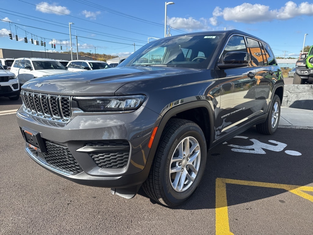 New 2025 Jeep Grand Cherokee LAREDO X 4X4 Sport Utility