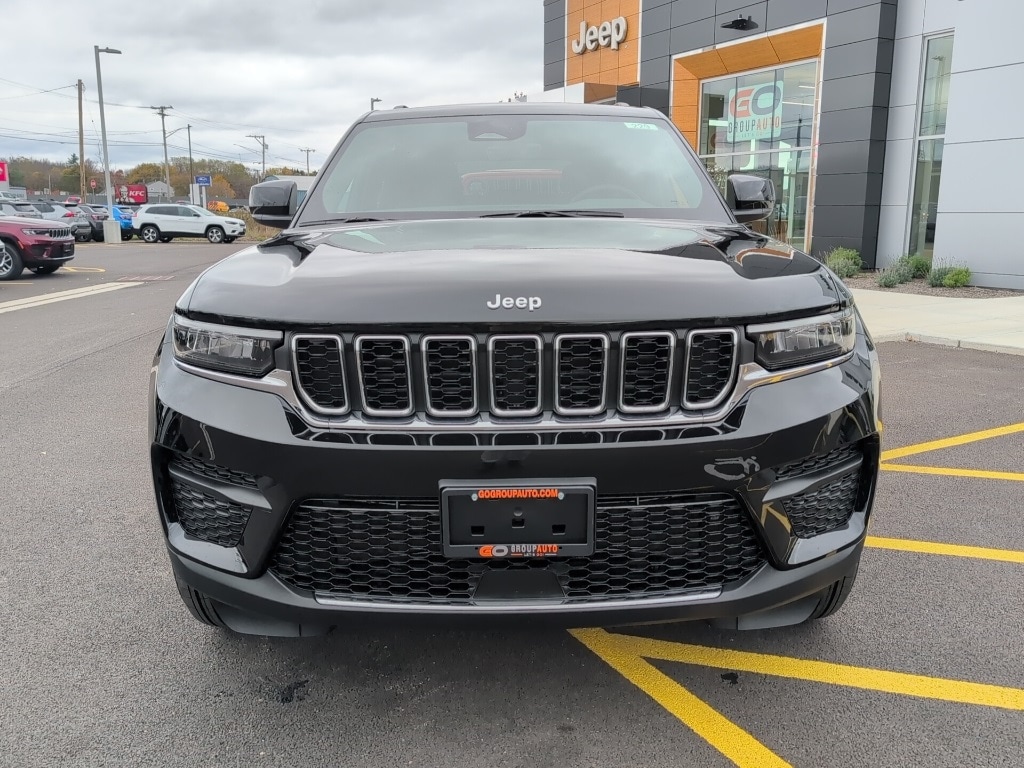 New 2025 Jeep Grand Cherokee LAREDO X 4X4 Sport Utility