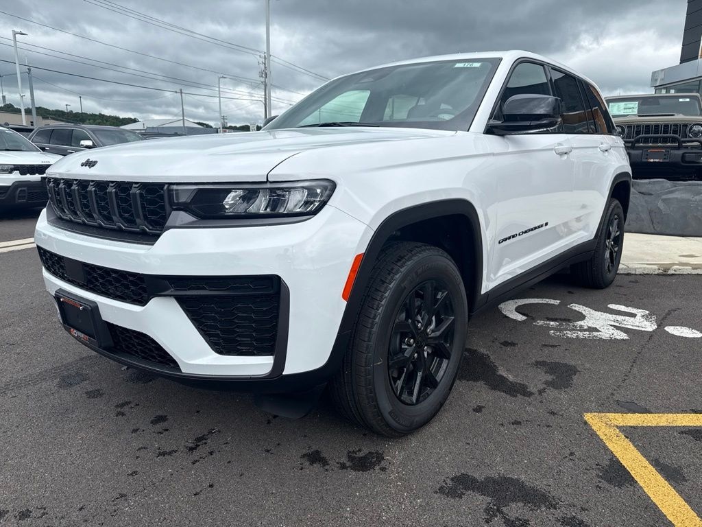 New 2026 Jeep Grand Cherokee LAREDO ALTITUDE 4X4 Sport Utility