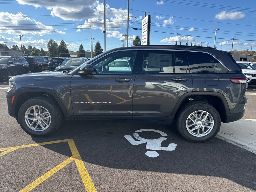 New 2025 Jeep Grand Cherokee LAREDO X 4X4 Sport Utility