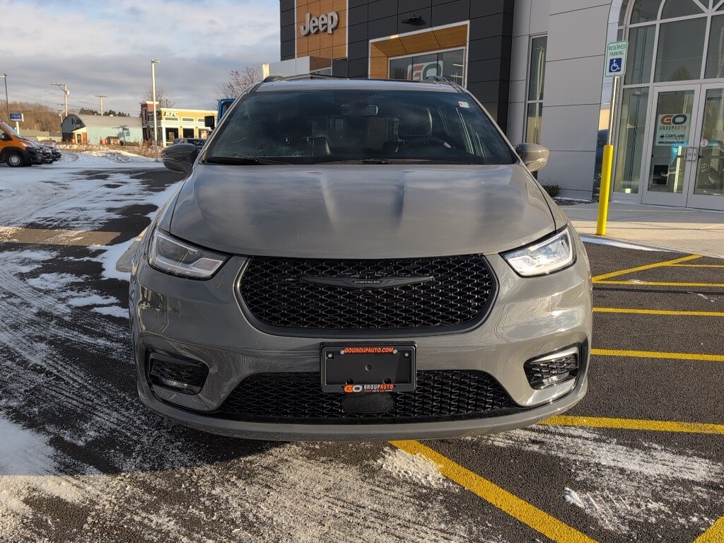 Used 2022 Chrysler Pacifica Touring L Minivan/Van