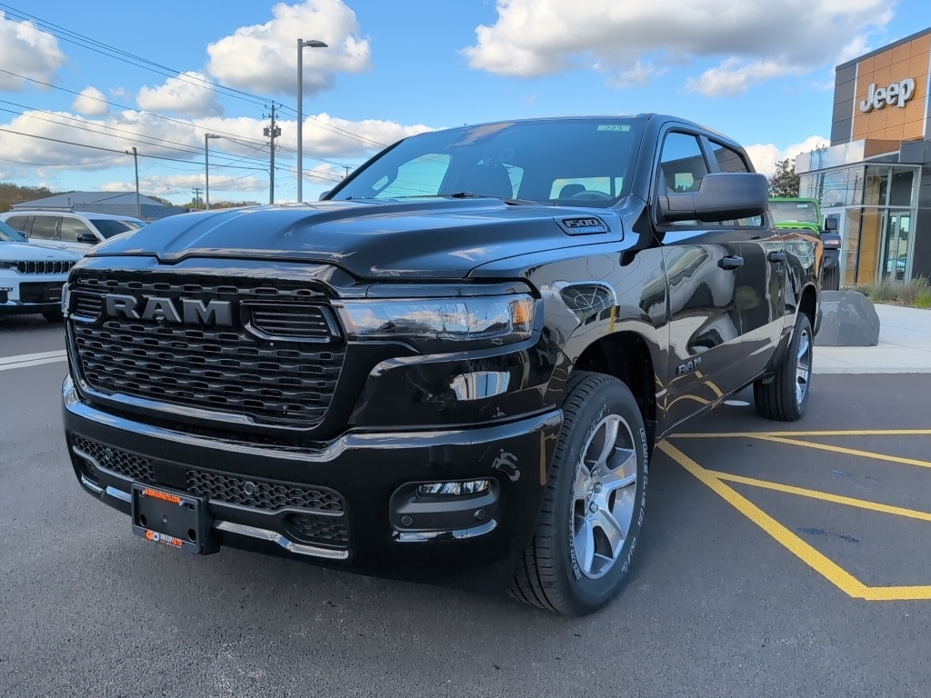 New 2025 Ram 1500 TRADESMAN CREW CAB 4x4 5'7 BOX Pickup