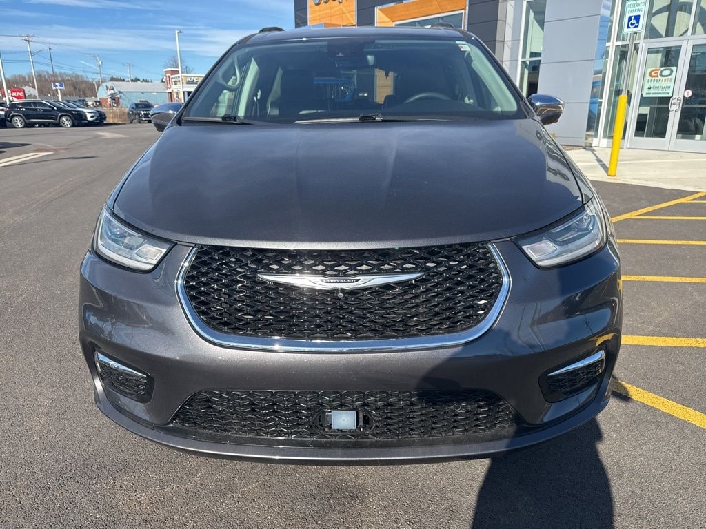 Used 2022 Chrysler Pacifica Limited Minivan/Van
