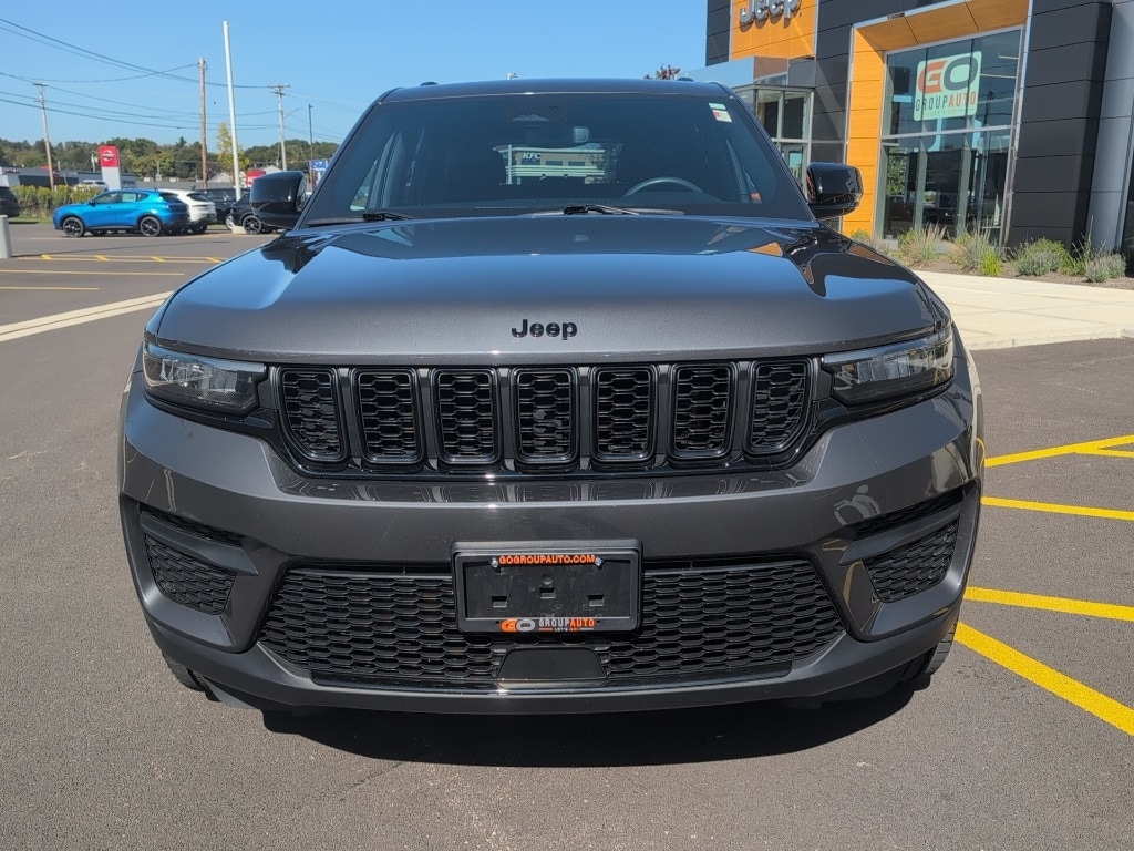 Used 2023 Jeep Grand Cherokee Altitude SUV