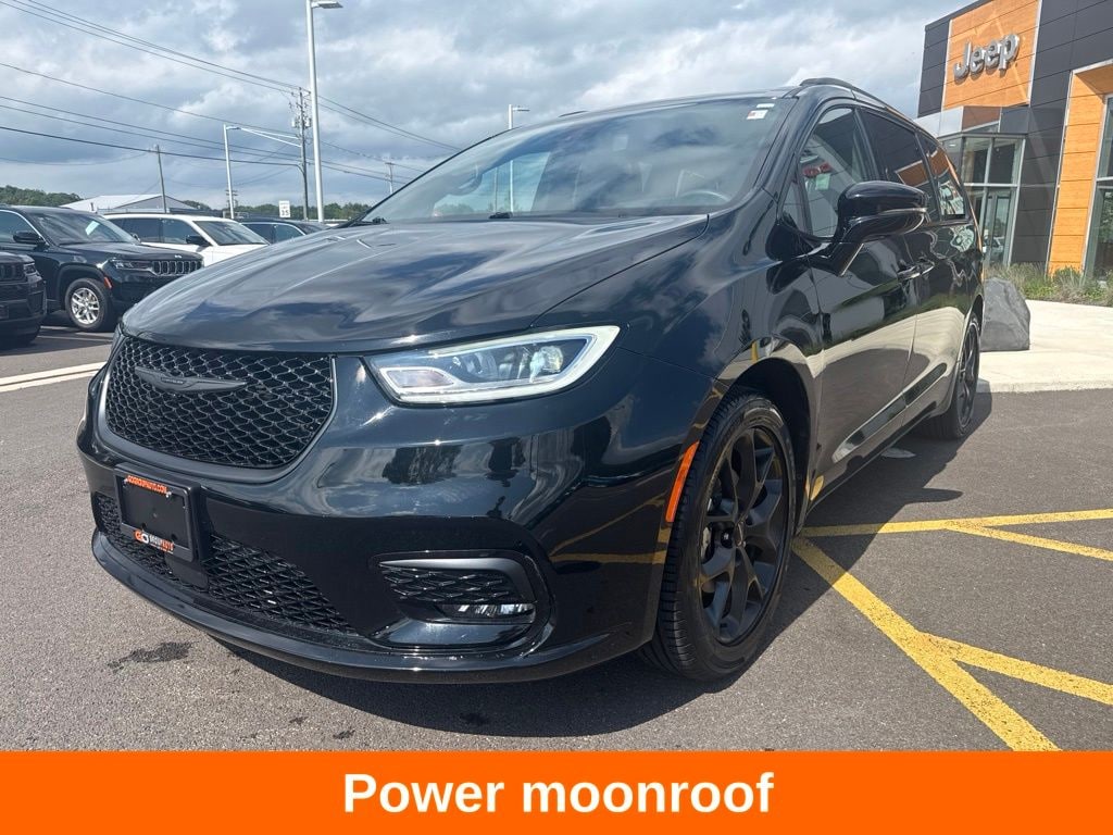 Used 2025 Chrysler Pacifica Limited Minivan/Van