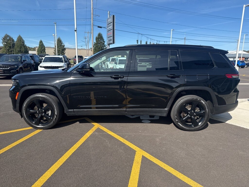 2023 Jeep Grand Cherokee Limited photo 2