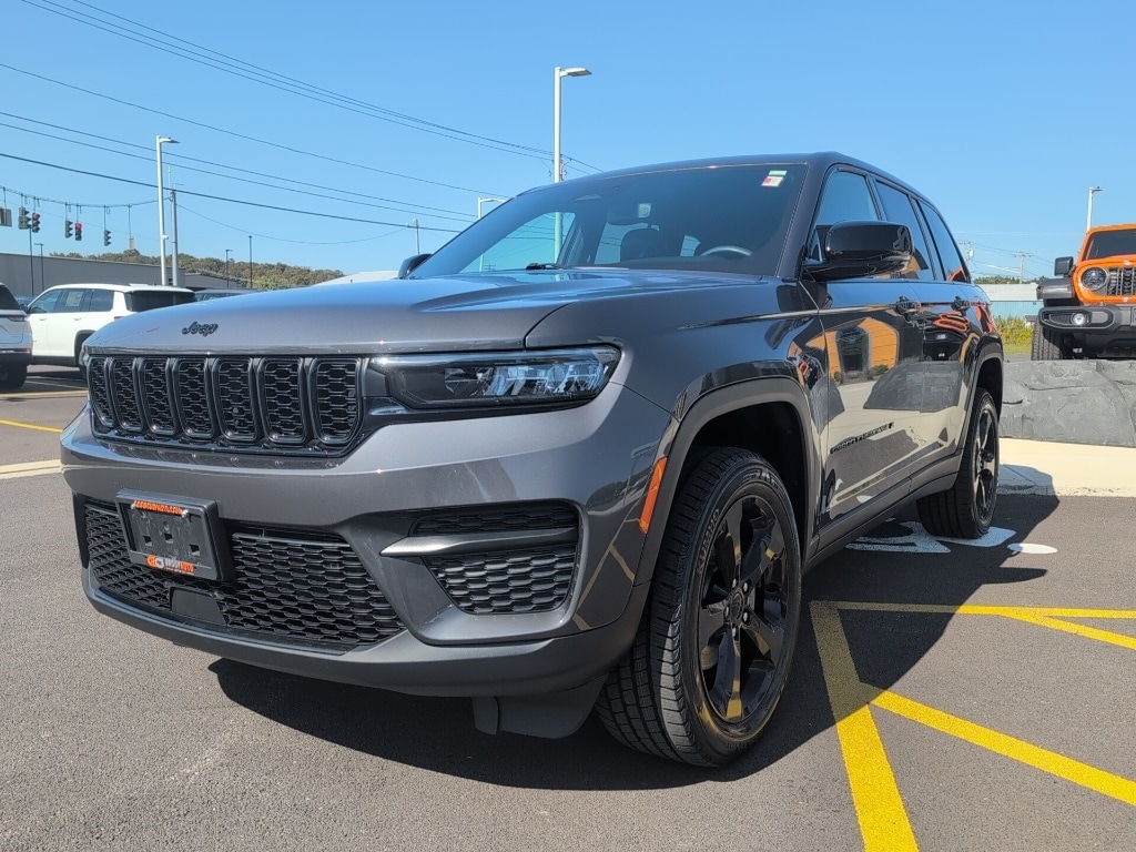 Used 2023 Jeep Grand Cherokee Altitude SUV